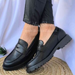 Mocasín bajo negro